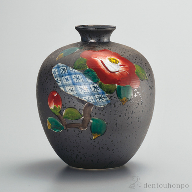 【送料無料】花瓶 黒釉山茶花 6.5号≪在庫確認後、1~3営業日で出荷≫ ( 木札名入れ有料 ガラス フラワーベース 花器 一輪挿し おすすめ 九谷焼 )