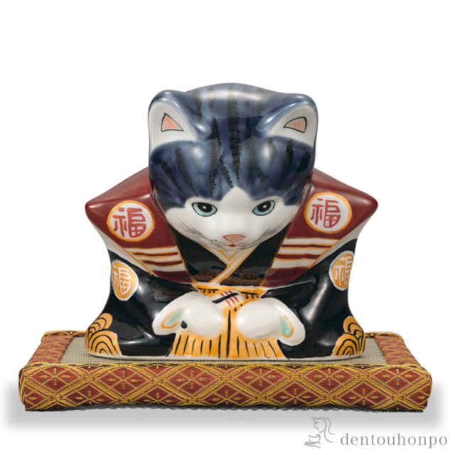 【送料無料】お辞儀福助猫 紫釉彩 6号 畳台付≪在庫確認後、1~3営業日で出荷≫ ( 木札名入れ有料 置物 幸運 開運 まねきねこ 風水 九谷焼 )