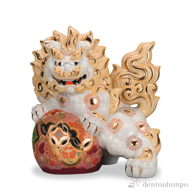 送料無料】 立獅子 白盛 13号 / 置物 玄関 受付 風水 幸運 九谷焼
