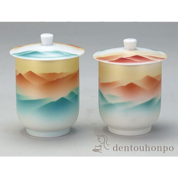 【送料無料】九谷焼 蓋付組湯呑 曙 ペア≪在庫確認後、通常即日で出荷≫ ( 木箱名入れ有料 退職祝い 定年 上司 父 母 男性 女性 先輩 湯呑み 湯のみ セット 湯飲み おすすめ セット 九谷焼 )