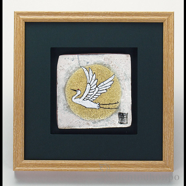 【送料無料】九谷焼 陶額 金銀箔満月に鶴 ガラス付≪在庫確認後、1~3営業日で出荷≫ ( お祝い 取引先 周年記念 創立記念 竣工記念 アートパネル 九谷焼 )