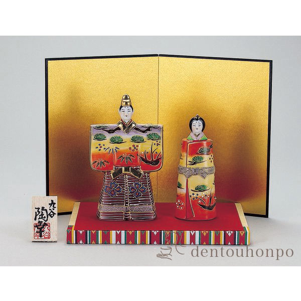 名入れ木札無料 【送料無料】九谷焼 立雛人形 紅黄盛 5号 台・敷物・屏風・木札付≪在庫確認後、通常即日で出荷≫ ( コンパクト お雛様 ひな人形 陶器 木札 九谷焼 )