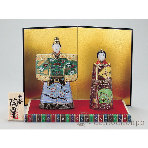 名入れ木札無料 【送料無料】九谷焼 立雛人形 緑彩 5.5号 台・敷物・屏風・木札付≪在庫確認後、通常即日で出荷≫ ( コンパクト お雛様 ひな人形 陶器 木札 九谷焼 )