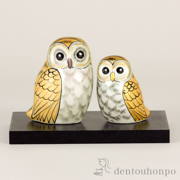 【送料無料】九谷焼 ペア梟 金銀釉彩 3号 台付≪在庫確認後、21営業日程で出荷≫ ( 木札名入れ有料 フクロウ 置物 玄関 風水 小物 セット 九谷焼 )