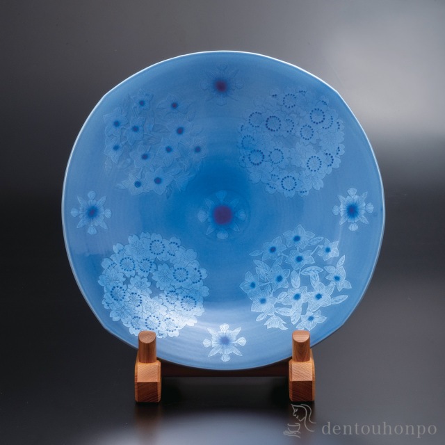 【送料無料】四方飾皿 淡青釉裏銀彩花文 15号 皿立付≪在庫確認後、通常即日で出荷≫ ( 置物 飾皿 スタンド 絵皿 贈り物 九谷焼 )