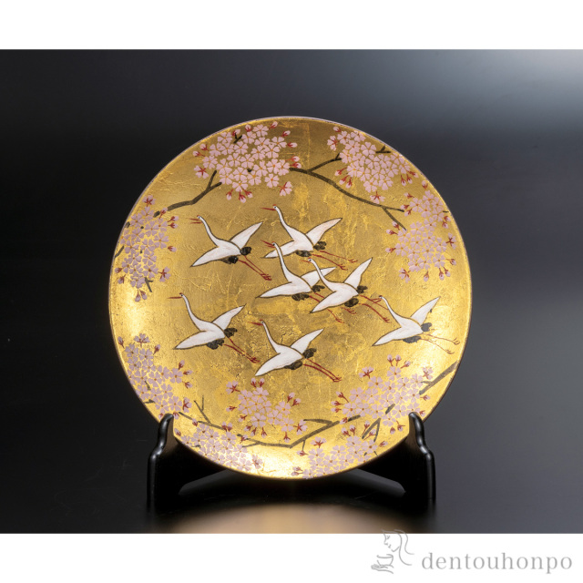 【送料無料】飾皿 金箔彩鶴 10号 皿立付≪在庫確認後、通常即日で出荷≫ ( 置物 飾皿 スタンド 絵皿 贈り物 九谷焼 )