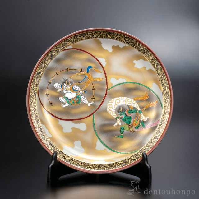 【送料無料】飾皿 風神二神 12号 皿立付≪在庫確認後、通常即日で出荷≫ ( 置物 飾皿 スタンド 絵皿 贈り物 九谷焼 )