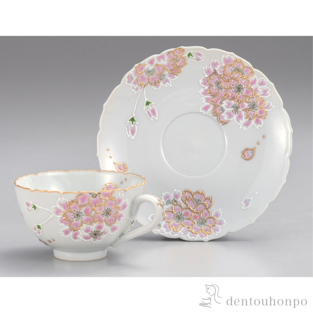 【送料無料】カップ＆ソーサー 桜≪在庫確認後、通常即日で出荷≫ ( セット ソーサー ティーカップ 美味しい おすすめ 九谷焼 )