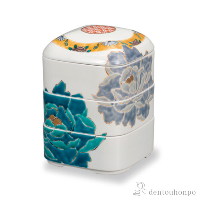 【送料無料】三段重 青牡丹≪在庫確認後、1~3営業日で出荷≫ ( おせち 運動会 漆塗り お正月 人気 九谷焼 )