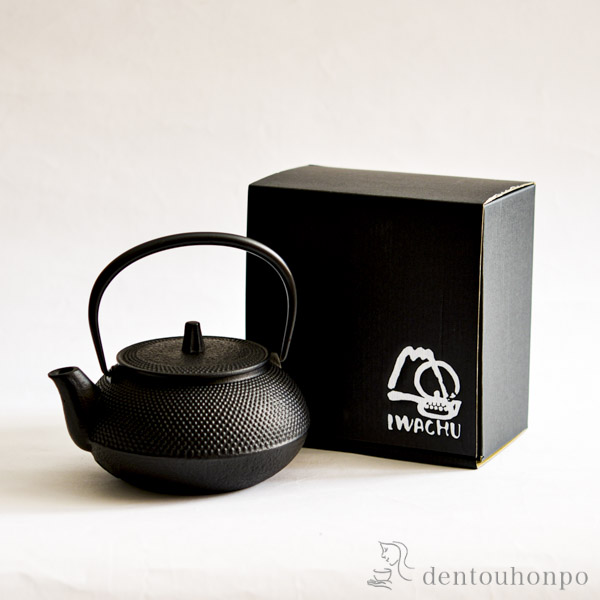 鉄瓶兼用急須 新アラレ 直火用 5型 650ml 茶こし付き / 岩鋳 南部鉄器