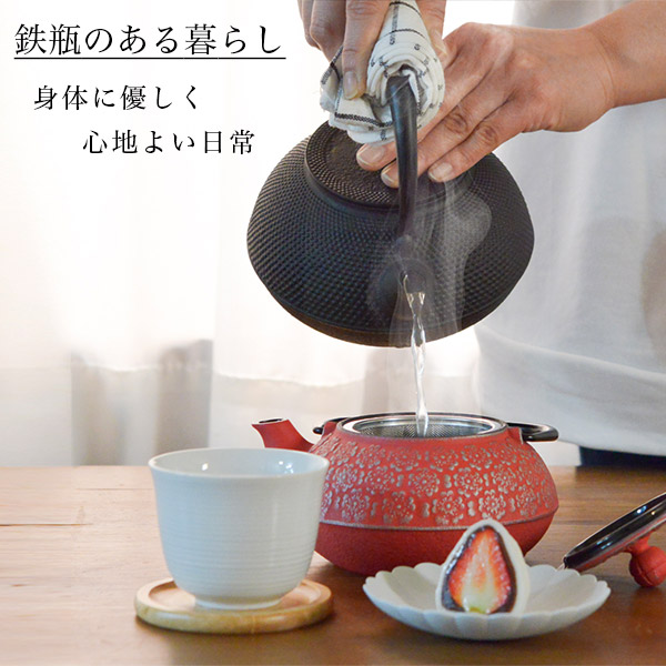 新品、付属品付　南部名工岩鋳造　釜形アラレ　鉄瓶敷セット　南部鉄瓶　南部鉄器 南部鉄器 岩鋳 鉄瓶 平六アラレ 14型 1.3L | 内藤金物店 | 静岡