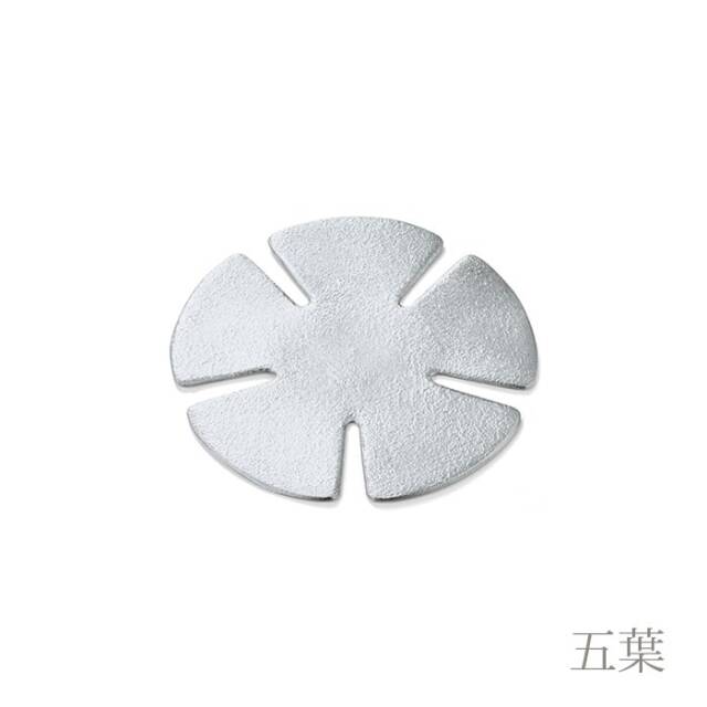 【送料無料】トレー 五葉 小≪在庫確認後、21営業日程で出荷≫ ( 能作 母の日 プレゼント 初任給 プレート 醤油皿 豆皿 和食 洋食 高岡銅器 )