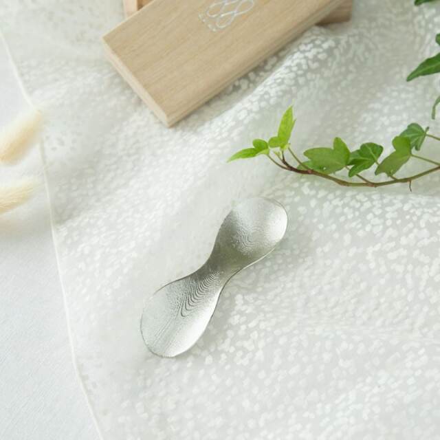 【送料無料】子供用スプーン LEAF 桐箱入り≪在庫確認後、10~14営業日程で出荷予定≫ ( 能作 木箱名入れ有料 カトラリー ティー コーヒー スープ 出産祝い 高岡銅器 )