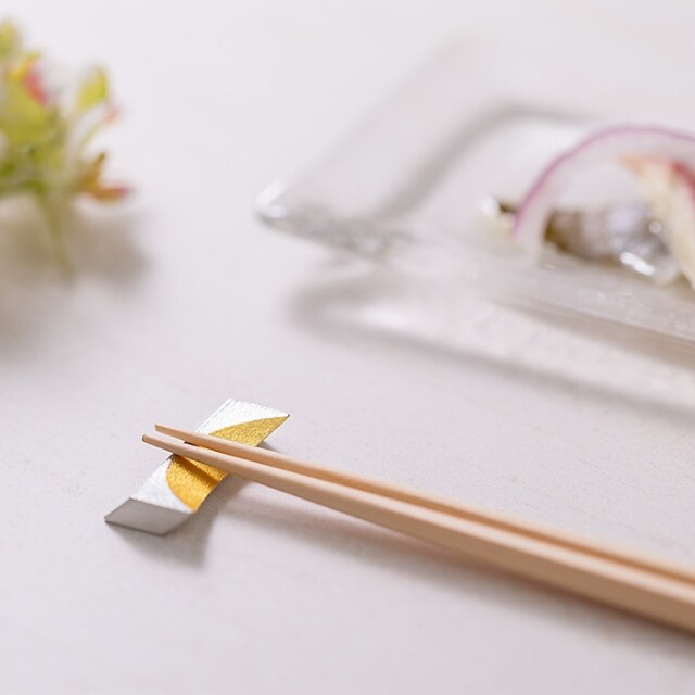 【送料無料】箸置 月 金箔 5個入り 桐箱入り≪在庫確認後、21営業日程で出荷≫ ( 能作 木箱名入れ有料 母の日 プレゼント 初任給 ギフトセット 結婚祝い 箸休め はしおき おしゃれ 高岡銅器 )