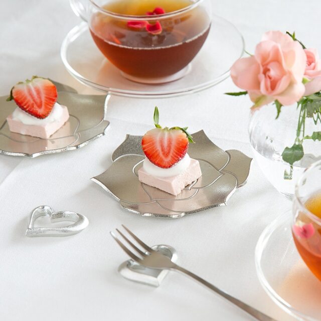 【送料無料】かさなる気持ち ギフトセット 小皿2個・箸置2個≪在庫確認後、10~14営業日程で出荷予定≫ ( 能作 ギフトセット 結婚祝い 箸休め はしおき おしゃれ 高岡銅器 )