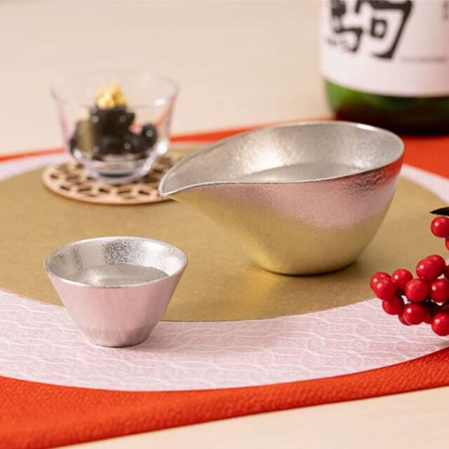 【送料無料】酒器セット 喜器(きき) II 片口・小 片口1個・盃1個≪在庫確認後、10~14営業日程で出荷予定≫ ( 能作 名入れ有料 酒器 日本酒 冷酒 プレゼント 人気 高岡銅器 )