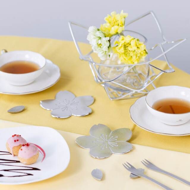 【送料無料】新しい門出 ギフトセット KAGO・Mサイズ KAGO1個・箸置5個・小皿2枚≪在庫確認後、10~14営業日程で出荷予定≫ ( 能作 かご かごバック 収納 果物 野菜 高岡銅器 )