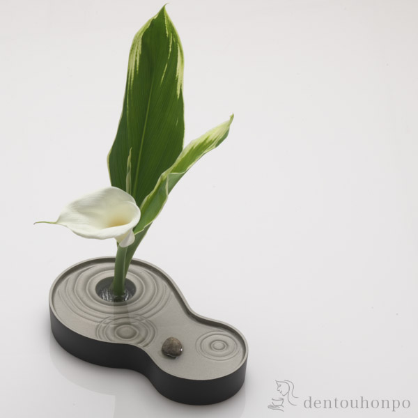 水盤 雫影 HISAGO　墨黒 剣山付≪在庫確認後、10~14営業日程で出荷≫ ( 母の日 プレゼント 初任給 花器 いけばな 生け花 おしゃれ おすすめ 高岡銅器 )