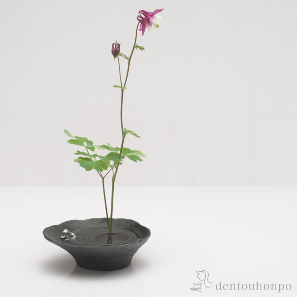 送料無料】 水盤 雫影 すいれん 消炭色 剣山付 / 花器 いけばな 生け花