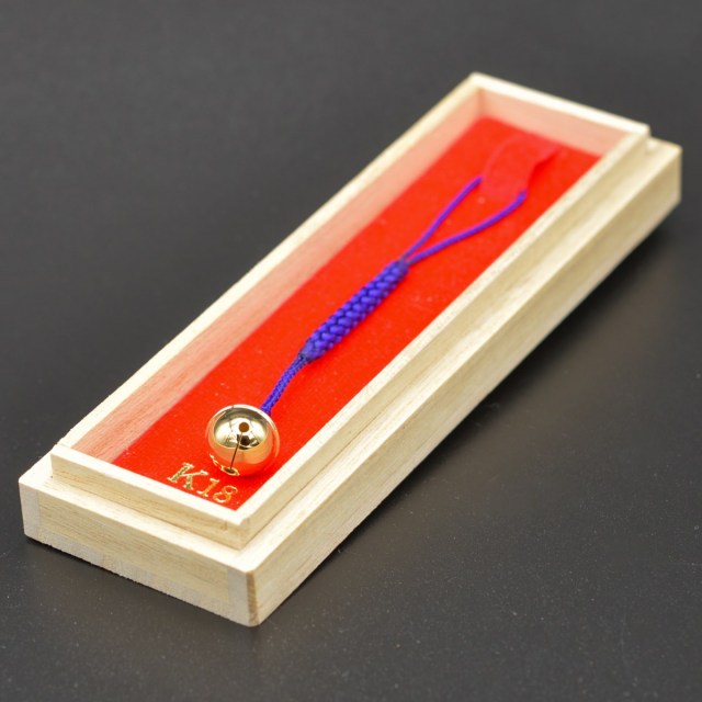 送料無料】 K18 根付 スズ 中 / ストラップ 美術品 工芸品 おしゃれ