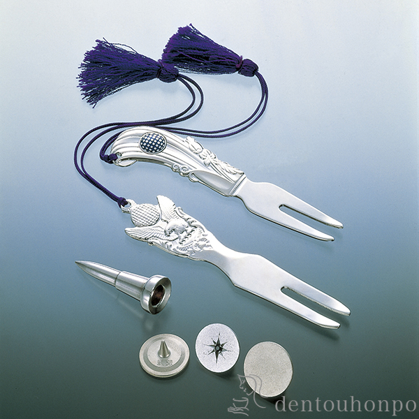 「送料無料」 銀製 グリーンマーク ( ゴルフコンペ ボール プレゼント 人気 おすすめ 東京銀器（銀工芸） 表彰 受賞 創立 上場 ) 送料無料】 銀製 グリーンマーク / ゴルフコンペ ボール プレゼント