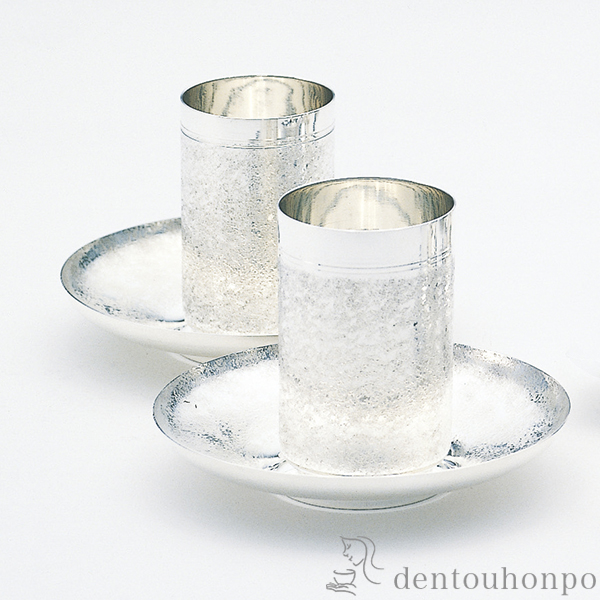 【送料無料】銀製 湯呑 岩石 茶托付 小≪在庫確認後、10~14営業日程で出荷予定≫ ( 湯呑み 湯のみ セット 湯飲み おすすめ セット 東京銀器（銀工芸） )