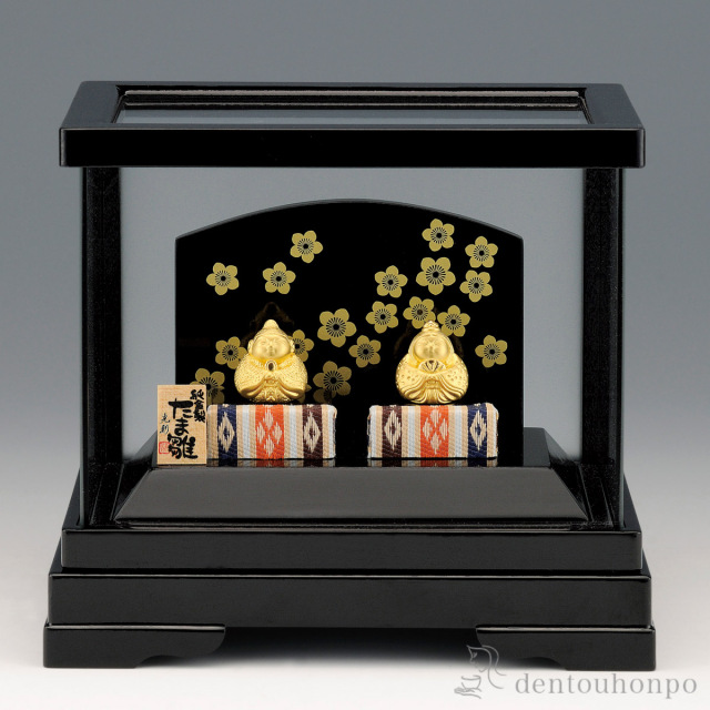 【送料無料】純金 たま雛 7g≪1ヶ月程で出荷予定≫ ( 木札名入れ有料 コンパクト お雛様 おひなさま ひなまつり 人気 東京銀器（金工芸） )