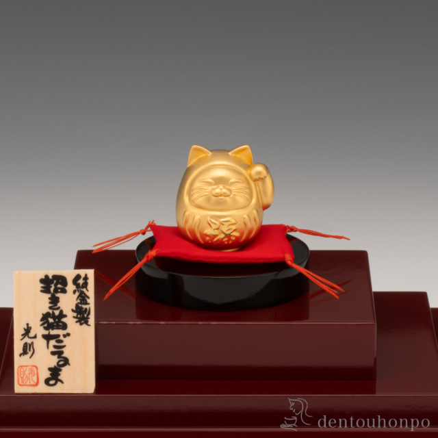 送料無料】 純金 招き猫だるま 7g / 高級 コレクション 美術品 工芸品