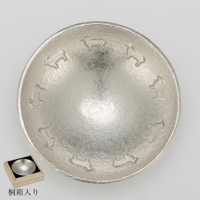 【送料無料】錫盃 九羊盃 桐箱入≪在庫確認後、1~3営業日で出荷≫ ( 木箱名入れ有料 木札名入れ有料 未 羊 十二支 2027年 開運 高岡銅器 お正月 新年 )