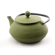 【送料無料】岩鋳 南部鉄器 急須 5型線引 若草 650ml≪約1年で出荷予定≫ ( 岩鋳 取っ手付き 茶こし付き 茶器 カラーポット ティーポット 南部鉄器 )