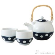 【送料無料】茶の間 水玉 湯呑2客・土瓶1個セット≪在庫確認後、10~14営業日程で出荷≫ ( 湯のみ 急須 ポット プレゼント 日本茶 波佐見焼 )