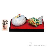 【送料無料】鶴・亀 盛 3.2号 台・敷物・立札付≪在庫確認後、通常即日で出荷≫ ( 木札名入れ有料 置物 玄関 受付 幸運 風水 九谷焼 )