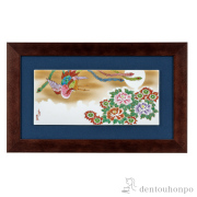 【美品】九谷焼 額飾り 陶板 陶板画 孔雀と花の絵 木製フレーム 美品】九谷焼 額飾り 陶板 陶板画 孔雀と花の絵 木製フレーム