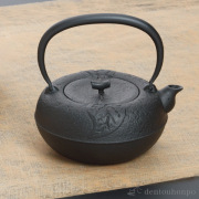 【送料無料】鉄瓶 柚子肌 黒焼付 18型 1400ml≪約1年で出荷予定≫ ( 岩鋳 南部鉄器 日本製 やかん 鉄分補給 湯沸かし 南部鉄器 )