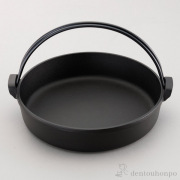 岩鋳 南部鉄器 すき焼鍋 南部ツル付 28cm≪約半年で出荷≫ ( 岩鋳 母の日 プレゼント 初任給 なべ 鉄鍋 鉄分補給 正規品 すき焼き 南部鉄器 )