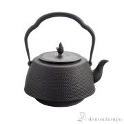 【送料無料】鉄瓶18型 肩付アラレ 直火専用 1800ml（1.8L）≪約半年で出荷予定≫ ( 岩鋳 やかん 湯沸かし てつびん 白湯 おすすめ 南部鉄器 )