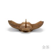 【送料無料】灯立 波 金茶 桐箱入り≪在庫確認後、21営業日程で出荷≫ ( 能作 木箱名入れ有料 母の日 プレゼント 初任給 手作り 高級 和ろうそく 和室 洋室 高岡銅器 )