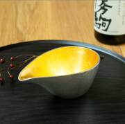 【送料無料】片口 金箔 中≪在庫確認後、21営業日程で出荷≫ ( 能作 名入れ有料 母の日 プレゼント 初任給 酒器 日本酒 冷酒 片口 おすすめ 高岡銅器 )