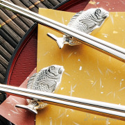 【送料無料】純銀製 箸置 鯛 2個セット≪在庫確認後、10~14営業日程で出荷≫ ( 退職祝い 定年 ギフト セット 結婚祝い お店 人気 東京銀器（銀工芸） )