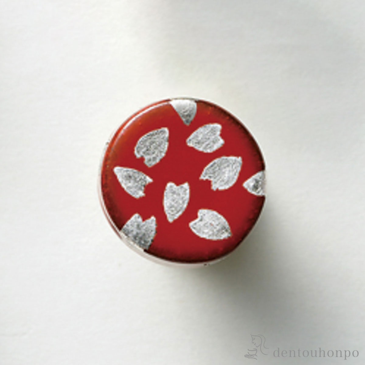 【送料無料】うるしピンズ 丸型 プラチナさくら 朱≪在庫確認後、7営業日程で出荷≫ ( おしゃれ かわいい ピン アクセサリー ギフト 越前漆器 )
