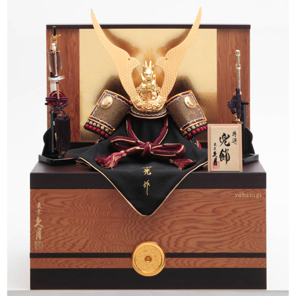 名入れ木札無料 【送料無料】五月人形 兜収納飾り 屋久杉 中村宗光作 正絹色々縅 12号 幅 45cm≪在庫確認後、7営業日程で出荷※5／14以降≫ ( 久月 五月人形 兜飾り コンパクト おしゃれ かっこいい 人気 江戸節句人形 )