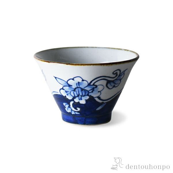 568碗 ボタン唐草≪在庫確認後、10~14営業日程で出荷≫ ( 568碗 和食 食器 おつまみ 朝食 煮物 波佐見焼 )