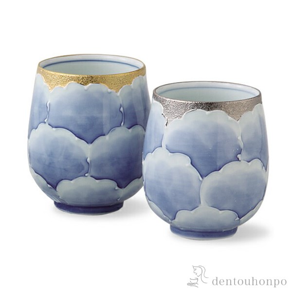 【送料無料】組湯呑 プラチナ牡丹 ペア 木箱付き≪在庫確認後、10~14営業日程で出荷≫ ( 木箱名入れ有料 湯呑み 湯のみ セット 湯飲み おすすめ セット 波佐見焼 )