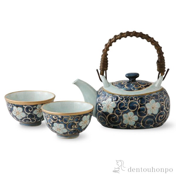 【送料無料】一服茶器セット 唐草桔梗 湯呑2客・土瓶1個セット≪注文後に商品取り寄せ、後日納期連絡致します≫ ( 退職祝い 定年 湯のみ 急須 ポット プレゼント 日本茶 波佐見焼 )