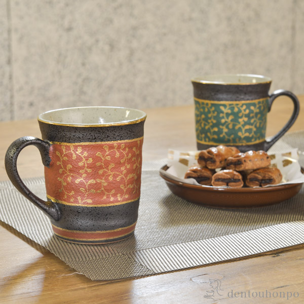 【送料無料】九谷焼 マグカップ 金唐草 ペア≪2月上旬 入荷予定≫ ( 金唐草 プレゼント デザイン マグ セット 九谷焼 )