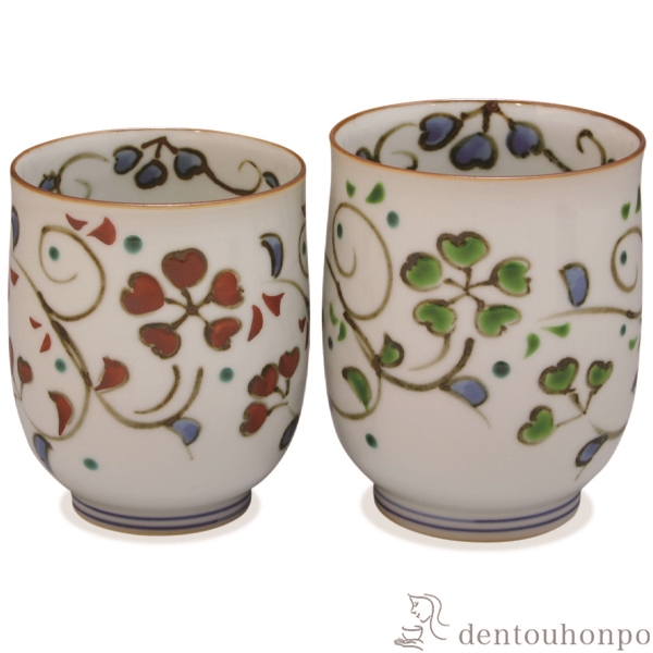 【送料無料】組湯呑 花唐草 ペア≪在庫確認後、1~3営業日で出荷≫ ( 名入れ有料 母の日 プレゼント 初任給 湯呑み 湯のみ セット 湯飲み おすすめ セット 清水焼 京焼 )