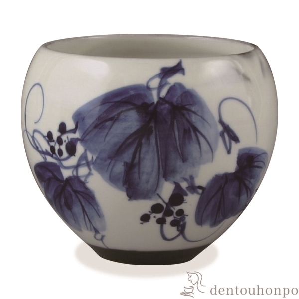 【送料無料】お茶呑茶碗 染付草花 染付山葡萄≪在庫確認後、1~3営業日で出荷≫ ( 名入れ有料 母の日 プレゼント 初任給 湯のみ ゆのみ 湯飲み カップ プレゼント 清水焼 京焼 )