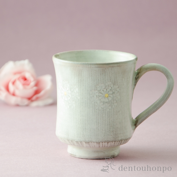 【送料無料】マグカップ 櫛目印華 白≪在庫確認後、1~3営業日で出荷≫ ( 名入れ有料 母の日 プレゼント 初任給 プレゼント デザイン マグ オリジナル タンブラー 清水焼 京焼 )