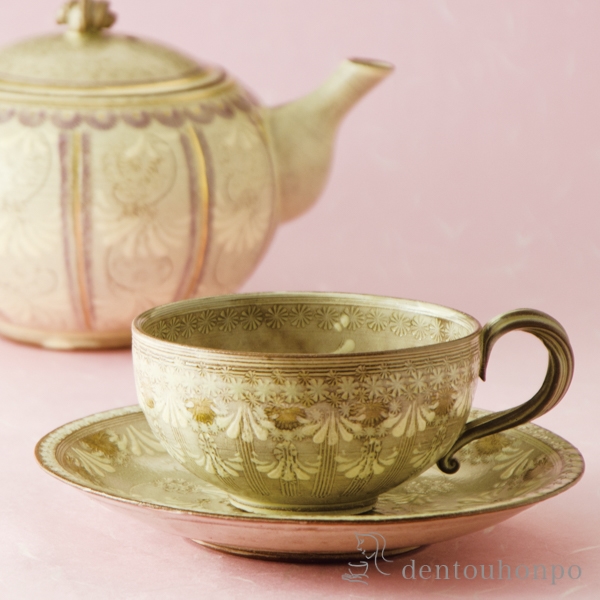 【送料無料】紅茶碗皿 紫翠紋・瓔珞≪注文後に商品取り寄せ、後日納期連絡致します≫ ( 名入れ有料 母の日 プレゼント 初任給 セット ソーサー ティーカップ 美味しい おすすめ 清水焼 京焼 )