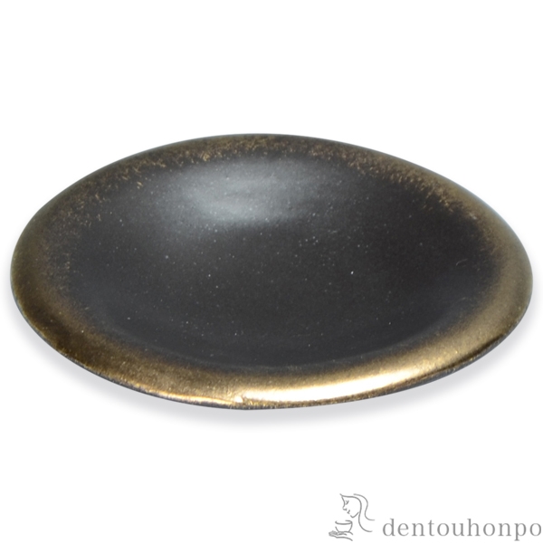 【送料無料】丸小皿 黒釉金彩≪在庫確認後、1~3営業日で出荷≫ ( 名入れ有料 母の日 プレゼント 初任給 プレート 醤油皿 豆皿 和食 洋食 清水焼 京焼 )
